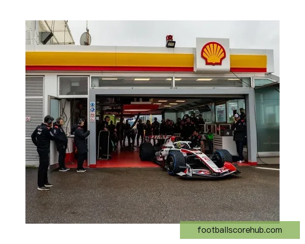 F1赛季最新动态揭晓各车队争冠形势分析